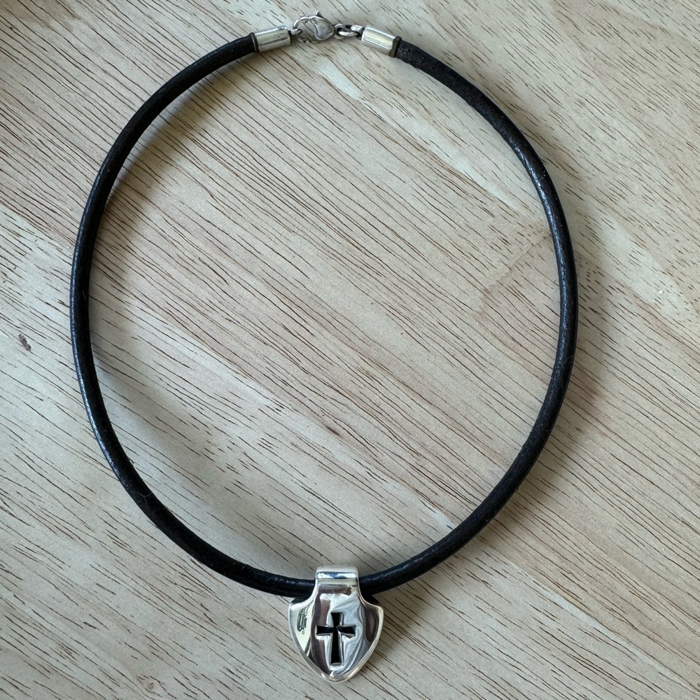 James Avery ✨RETIRED AND RARE✨ cross shield leather necklace